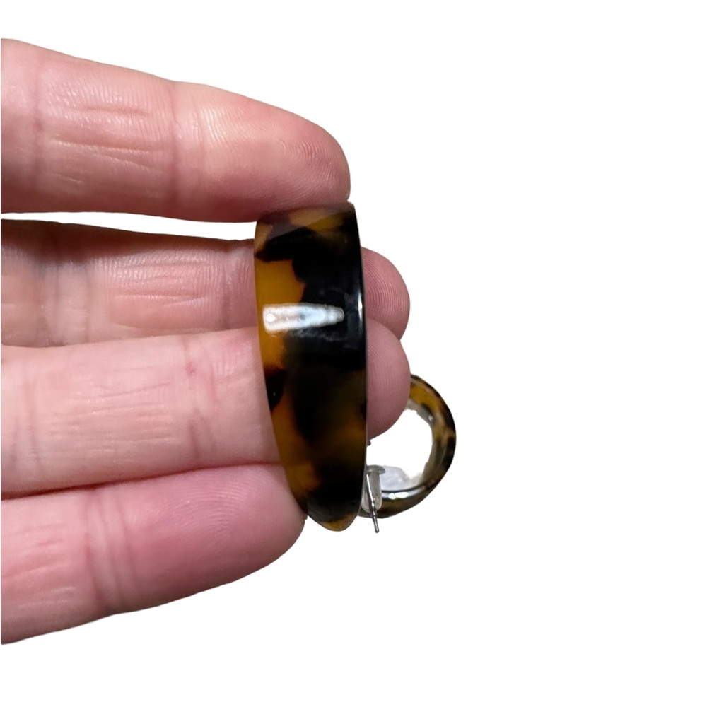 Tortoise Shell Acrylic Hoop Earrings - Picture 5 of 6